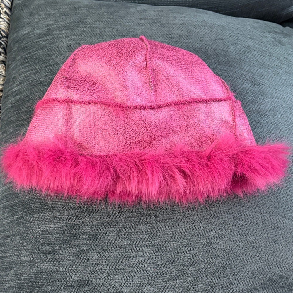 NEW: Pink Fuzzy Trim Beanie one size - Picture 2 of 7